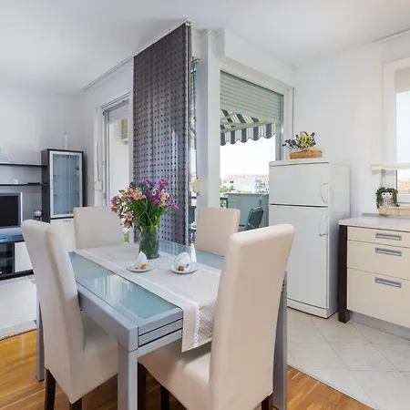 Karlita Apartamento Solin
